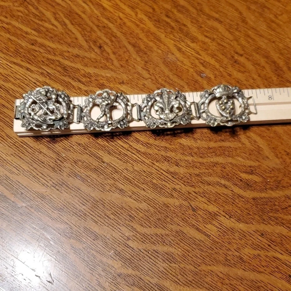 Vintage Bracelet with Cherub and Fleur De Lis - Picture 5 of 6